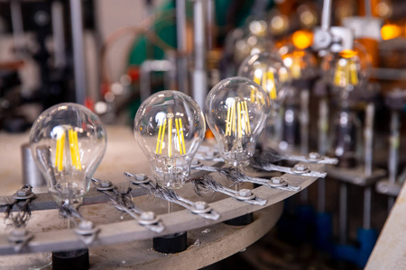 玻璃灯灯泡厂自动车间输送机照片