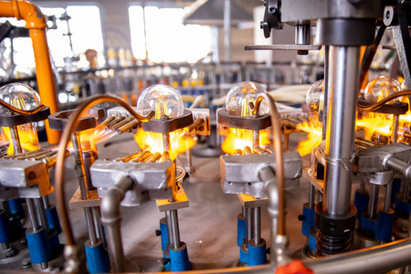 螺旋输送机玻璃灯灯泡厂自动车间输送机照片