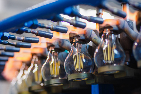 玻璃灯灯泡厂自动车间输送机照片