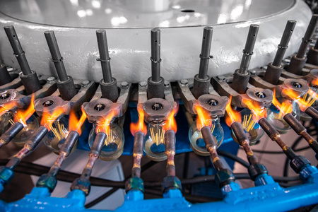 玻璃灯灯泡厂自动车间输送机照片