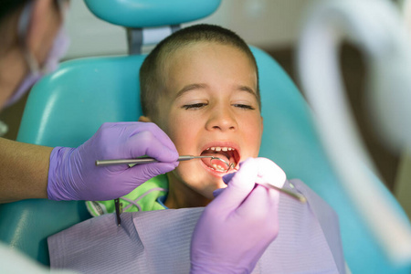 男孩 检查 牙科 牙医 女人 口腔医学 治疗 卫生 办公室