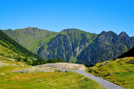 夏天 旅行 欧洲 公园 西方人 风景 山谷 乡村 比利牛斯山脉