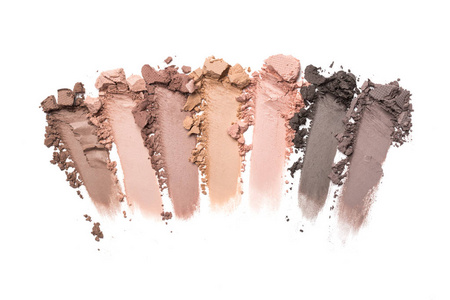 白色背景下的彩色眼影涂片照片