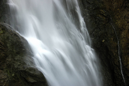 湿漉漉的 假期 美丽的 自然 旅行 精彩的 潮湿 风景 岩石