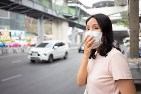 戴面罩的妇女保护过滤器免受空气污染PM