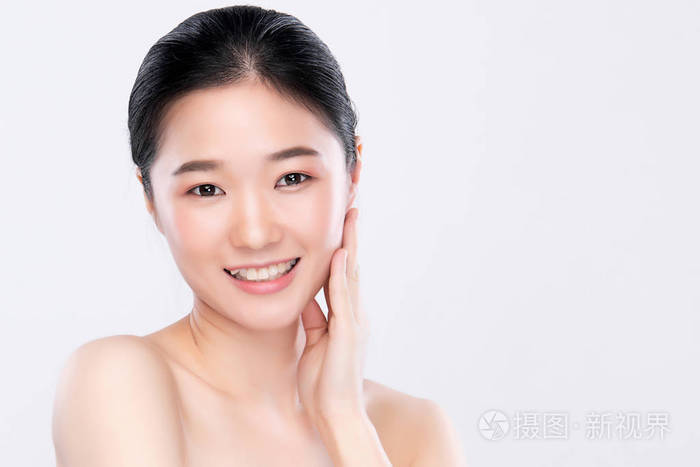 肖像美丽的年轻亚洲女性干净清新的裸体概念亚洲女孩美容美脸护肤保健
