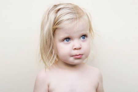 女儿 头发 白种人 小孩 漂亮的 金发女郎 清白 乐趣 婴儿