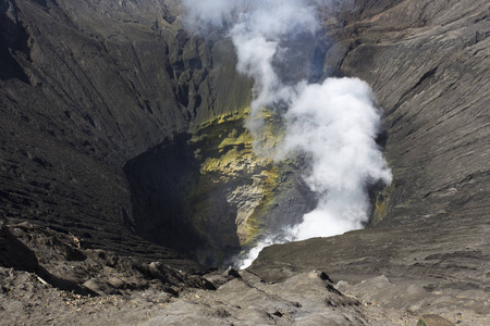 在爪哇岛的布罗莫火山内