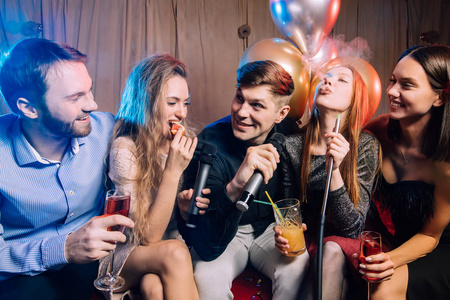 生日歌手图片