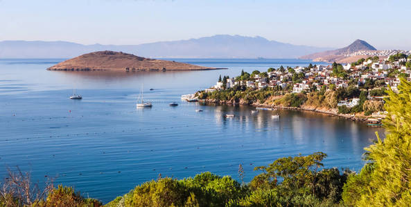 爱琴海沿岸有着神奇的蓝色海水，丰富的自然资源，密苏里群岛