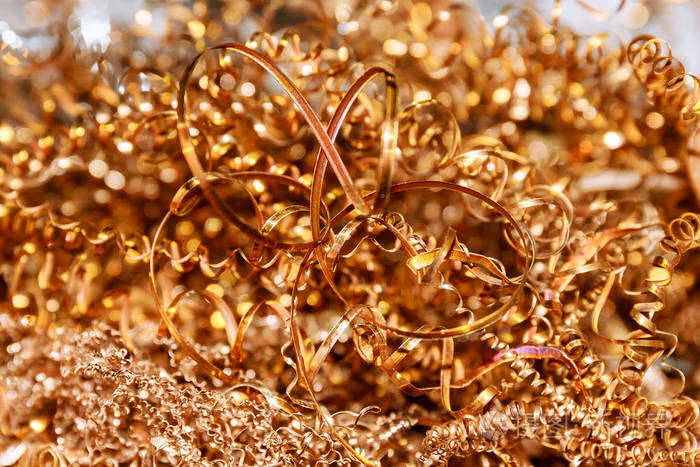 铜屑.铜加工在数控机床上生产.照片-正版商用图片27vzi2-摄图新视界