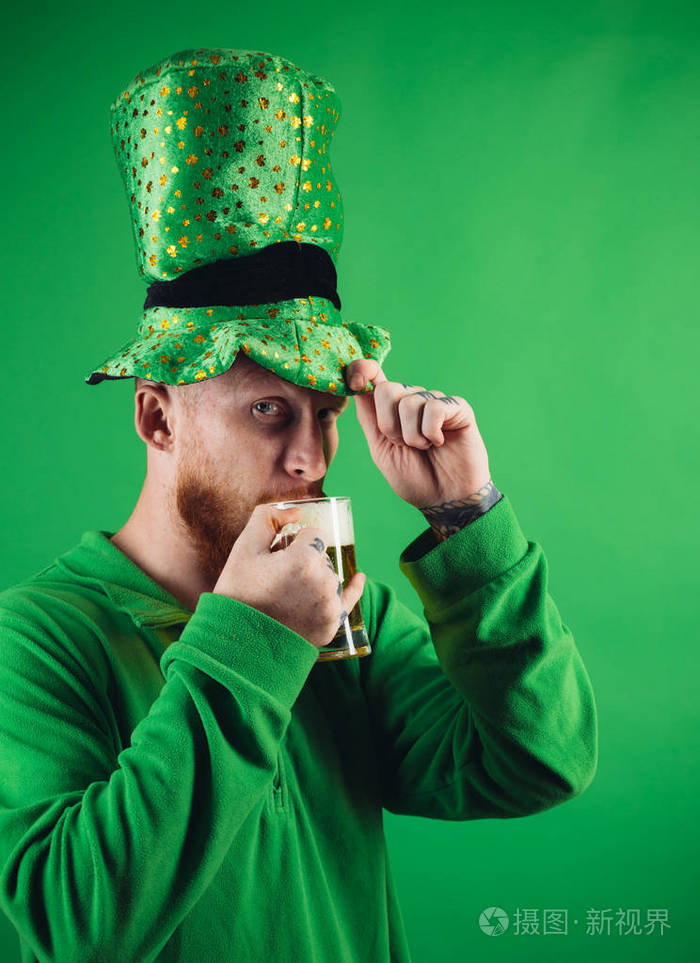 绿色男式帽子.水手和酒.爱尔兰传统.
