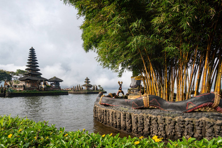 乌鲁瓦图 风景 宗教 自然 文化 夏天 旅行者 乌伦 寺庙