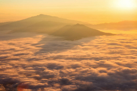 帕东山雾景