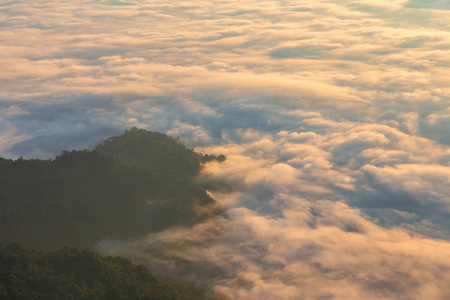 帕东山雾景