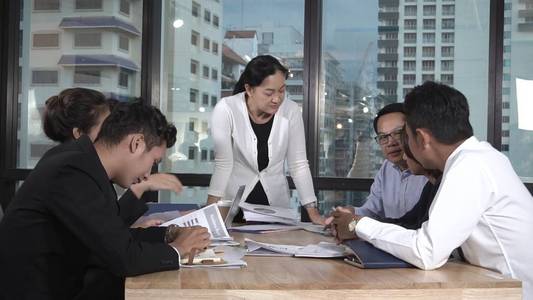 中国人 思想 女商人 领导 团队合作 工人 文件 评论 项目