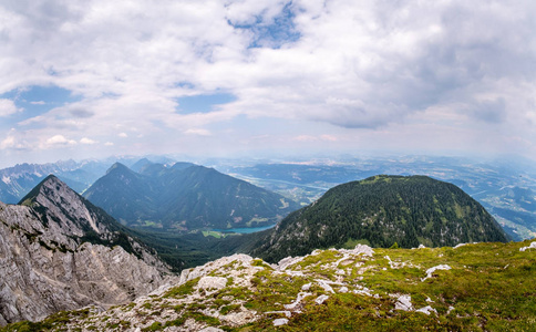 Hochobir山和Kleinobir山，Rosental山谷和Freibach Stausee湖