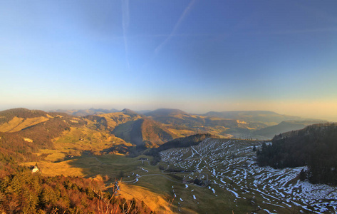 旅游业 小山 瑞士 浏览 草地 岩石 森林 天线 全景图