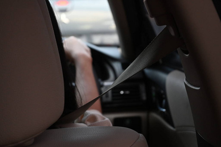 汽车驾驶安全带保护您的生命安全