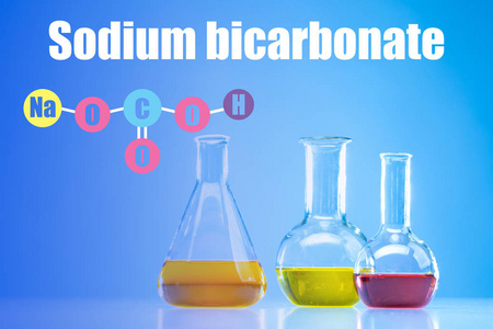 碳酸的酸性钠盐.化学物质是碳酸氢钠.茶水,饮料或小苏打.