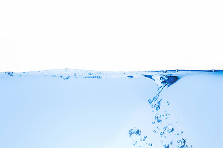 白色背景上的水波和清澈的蓝色气泡