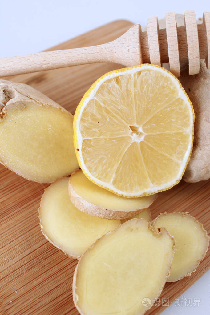 姜和柠檬片