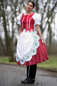 可爱的 衣服 传统 女人 国家 执行 狂欢节 草地 连衣裙