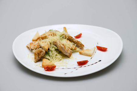 柠檬 午餐 食物 烹饪 沙拉 美味的 三文鱼 番茄 蔬菜