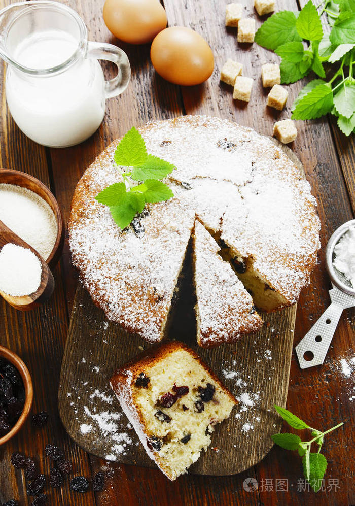 semolinacakewithraisins