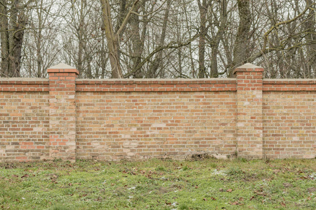 红砖围墙照片