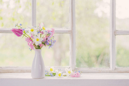 白色的窗台图片