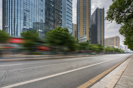 上海陆家嘴世纪大道街景。