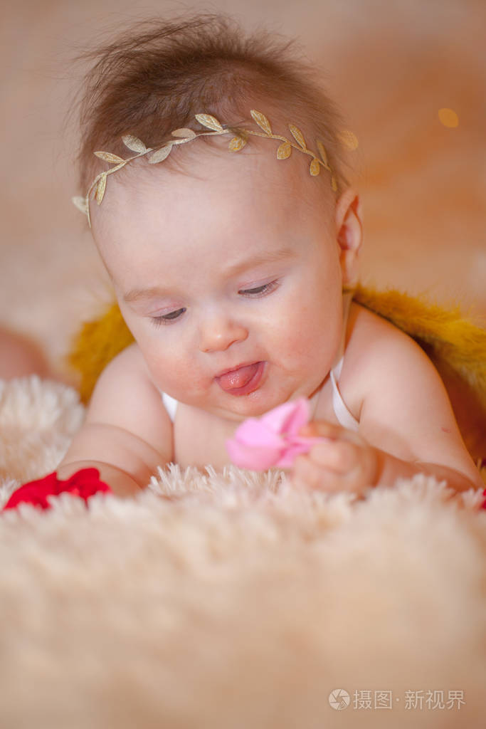 小宝贝米色玫瑰里的天使