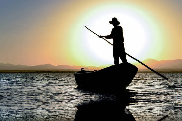 天气不错渔夫的工作时间也不错