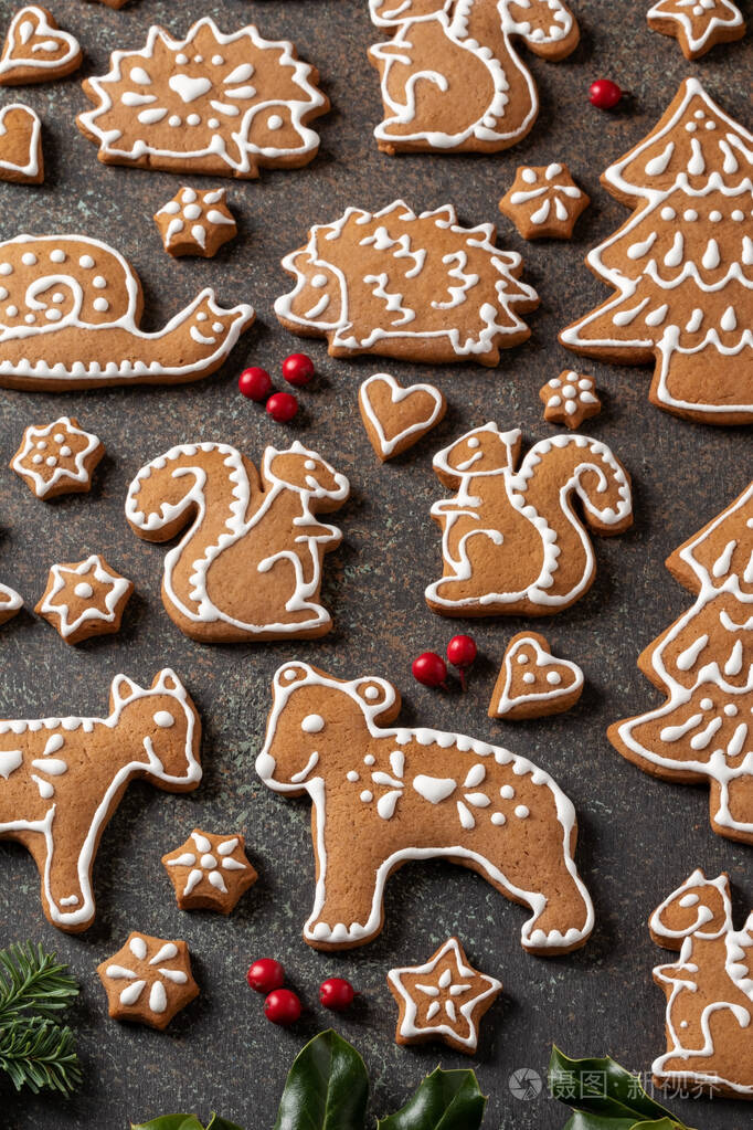 动物形状的圣诞姜饼饼干
