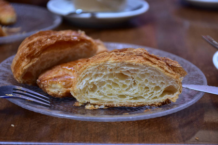 小吃 牛角面包 食物 糕点 桌子 面包 甜点 卡布奇诺