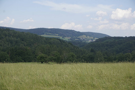 从Vogelberg山向Saupsdorf和捷克边境方向看去