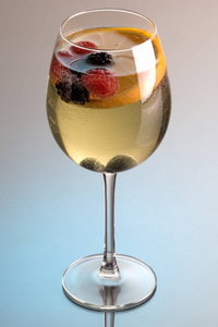 酒精 葡萄酒 水果 高脚杯 复制空间 特写镜头 玻璃 桑格利亚汽酒