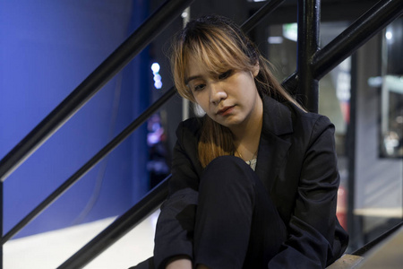 委屈女人伤心的女人很可怜.照片