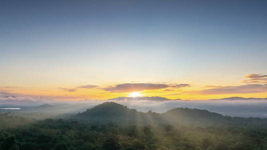 鸟瞰，晨曦全景。