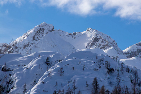 地理 寒冷的 天空 山腰 小山 乡村 旅行 国家的 风景