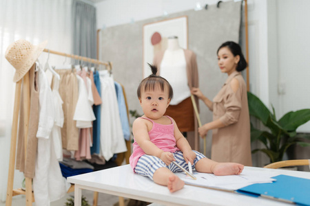 手工艺品 韩国人 织物 日本人 女儿 衣服 裁剪 妈妈 小孩