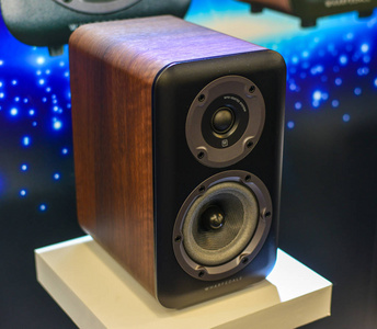 Stereo speaker system for display at the store 