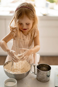 母亲 女人 童年 起源 烹调 准备 帮助 烹饪 女儿 帽子
