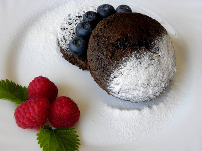 美味的 特写镜头 覆盆子 浆果 巧克力 奶油 芝士蛋糕 蓝莓