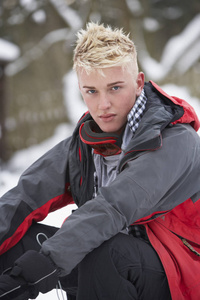 季节 男孩 天气 白种人 青少年 肖像 下雪 场景 寒冷的
