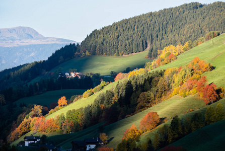 秋天日出圣马格达莱纳著名的意大利白云石山v