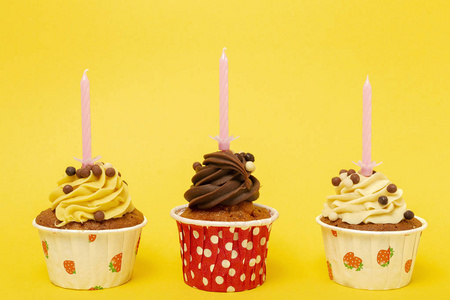 生日自制蜡烛蛋糕