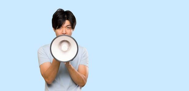 亚洲 中国人 通信 沟通 谈话 复制空间 公告 喊叫 男人