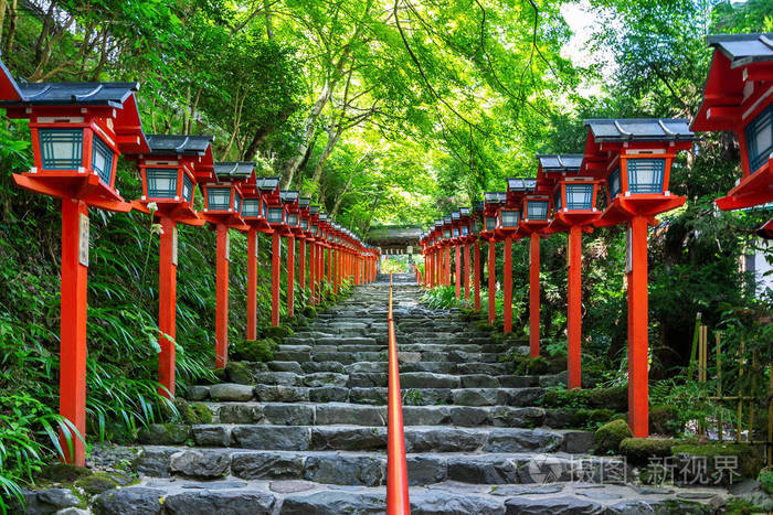 日本京都基辅神社的红色传统灯杆 照片 正版商用图片284isb 摄图新视界